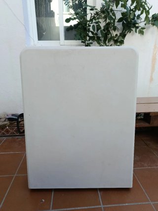 Tavolo da giardino bianco in plastica