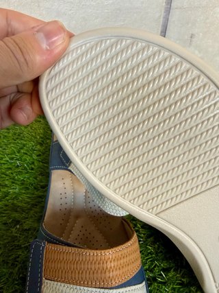 Sandalias de mujer velcro rafia cuña