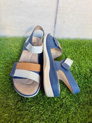 Sandalias de mujer velcro rafia cuña