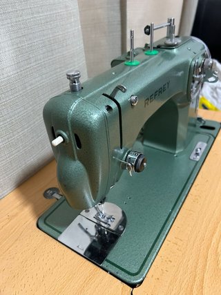 Máquina de coser Refrey 427