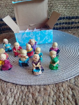 Set de 10 figuras de monjes budistas