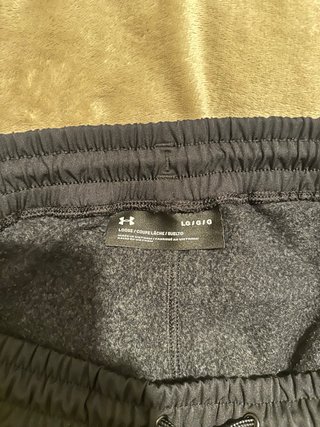 Pantalón chándal Under Armour gris y rojo