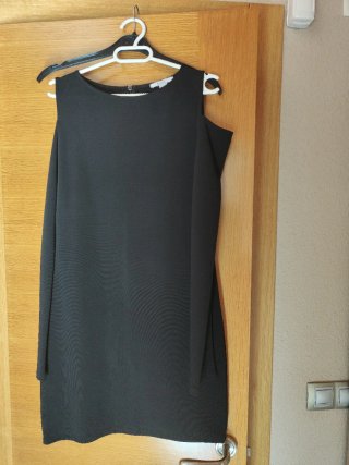 Vestido negro hombros descubiertos