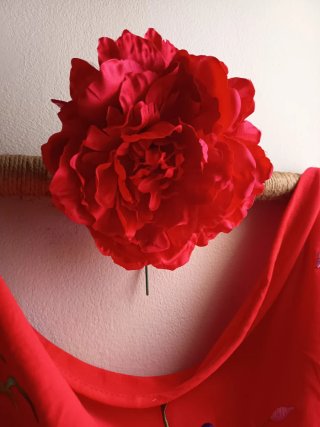 Mantón bordado rojo con flecos