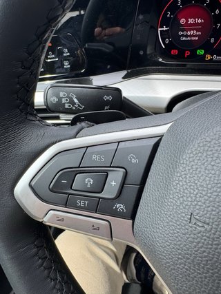 VW Golf Life 1.0eTSi 110cv automatico