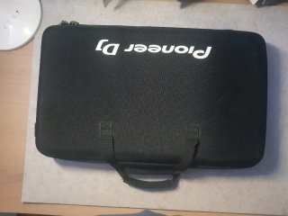 Controlador DJ Pioneer DDJ-400 con funda