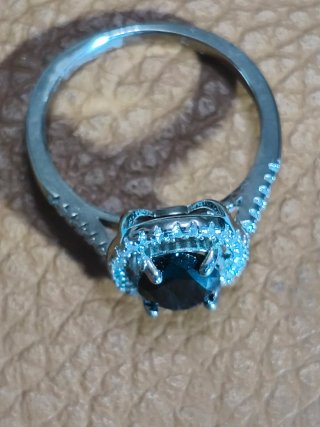 Anillo vintage con piedra negra y circonitas