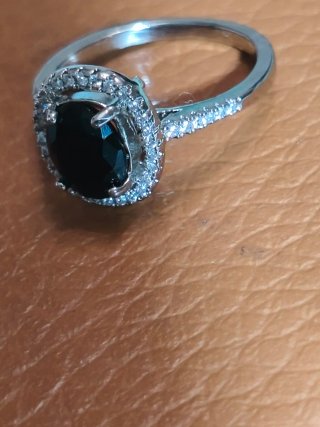 Anillo vintage con piedra negra y circonitas