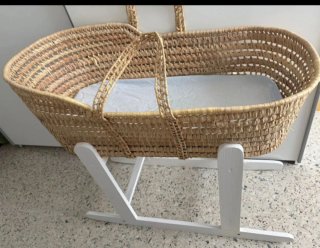Cuna de mimbre para bebé