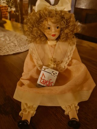 Antigua muñeca de porcelana de Fanas Artesanos.