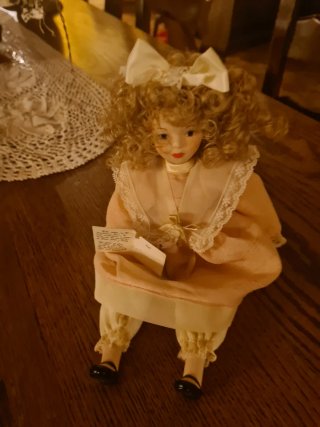Antigua muñeca de porcelana de Fanas Artesanos.