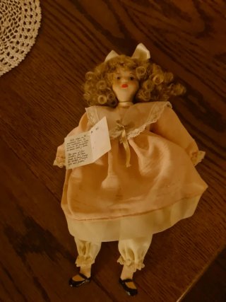 Antigua muñeca de porcelana de Fanas Artesanos.