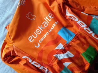 Chaqueta Etxeondo Euskaltel Talla S