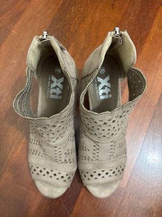Sandalias botín tacón Xti beige