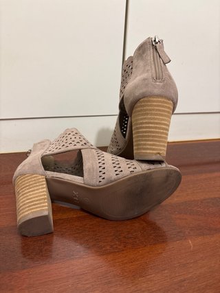 Sandalias botín tacón Xti beige