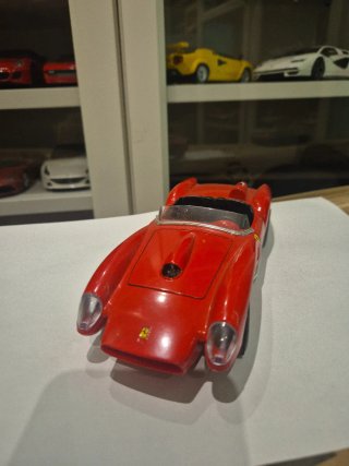 Ferrari 250 Testa Rossa 1:24 Burago