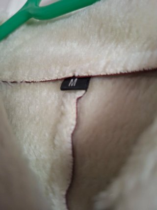 Chaqueta de señora roja y blanca