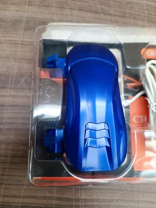 Cargador Coche USB Azul conectado al mechero