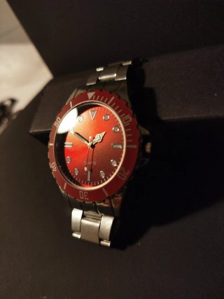 Reloj Plateado Estilo Diver Sub Esfera Roja /Nuevo
