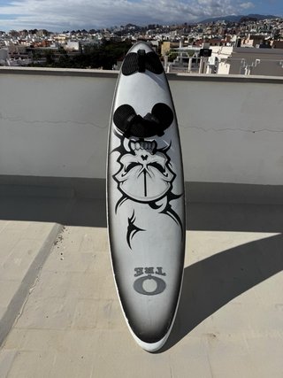 3 tavole da windsurf con attrezzature