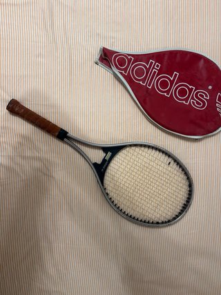 Raqueta Adidas usada.