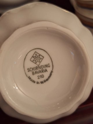 Juego de café Babaria blanco y dorado