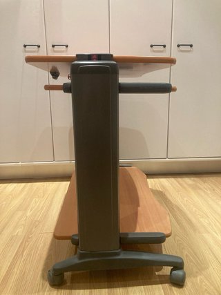 Mesa para torre ordenador con ruedas
