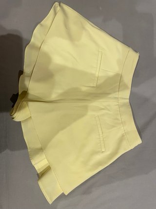 Falda short Zara amarillo pastel Talla XS