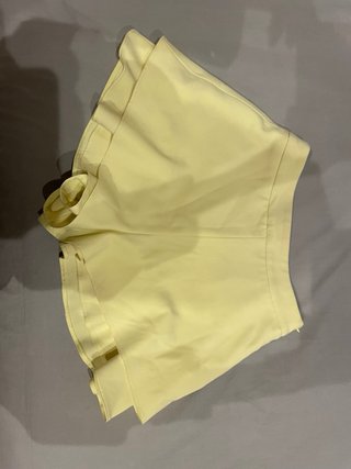 Falda short Zara amarillo pastel Talla XS