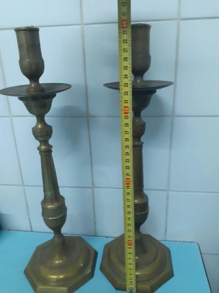 Antiguos candelabros de bronce