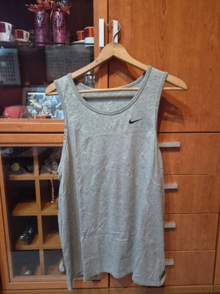 Camiseta sin mangas Nike gris