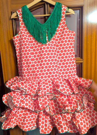 Traje de flamenca rojo con lunares blancos