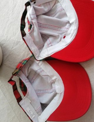 2 Gorras Escocesas Rojas