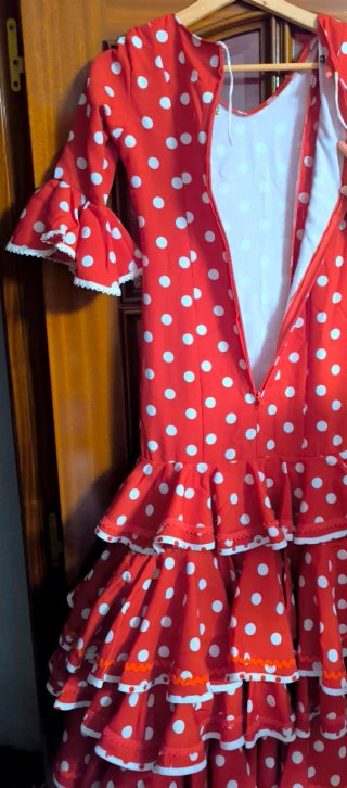 Traje de flamenca rojo lunares blancos