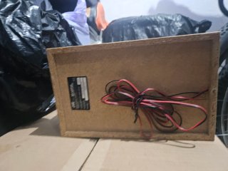 2 Altavoces negros  Technics y uno marrón