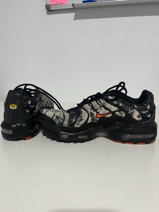Zapatillas Nike TN Beige y Negro