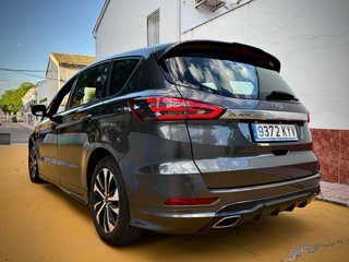 Ford S-MAX ST LINE