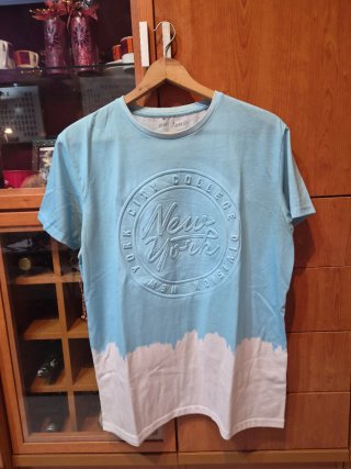 Camiseta azul y blanca Primark