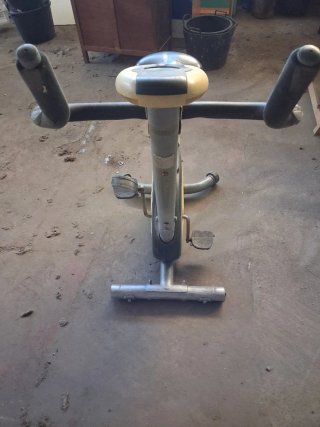 Bicicleta estática para ejercicio
