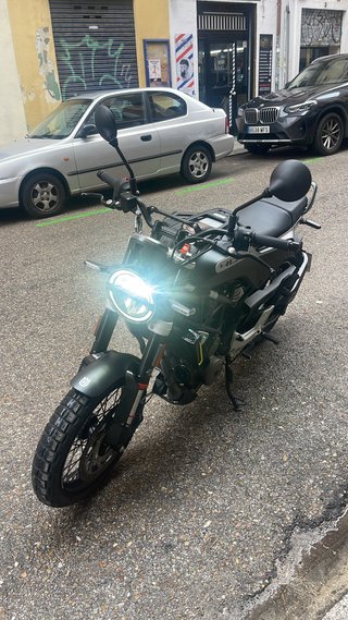Husqvarna Svartpilen 401 (Madrid)