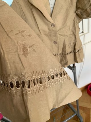 Conjunto de falda y blusa beige ML
