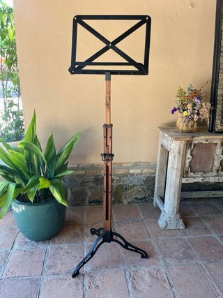 Atril de hierro y madera