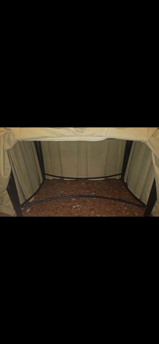 Tavolo in ferro battuto con piano in legno e vetro