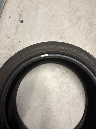 Neumáticos Dunlop 225/45/19 96W 35€ c/u tengo par