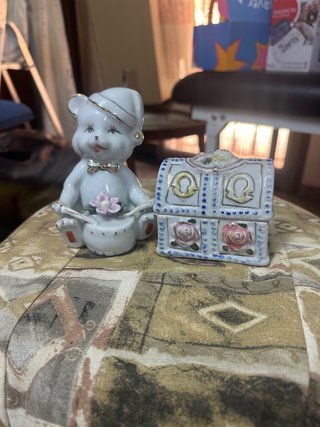 Figuras de porcelana oso y joyero