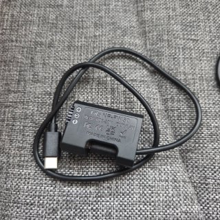 Sony Alpha 6000 con obiettivo e accessori