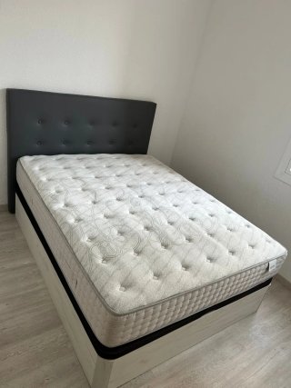 Struttura letto con materasso viscoelastico e contenitore