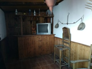 Casa de dos plantas situada en Aguilar de la fra