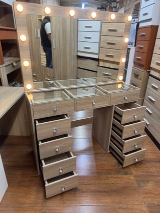 Tocador con espejo y luces LED