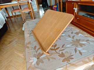 Atril de madera para libros